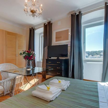 Hotel Vindobona à Mali Lošinj Extérieur photo