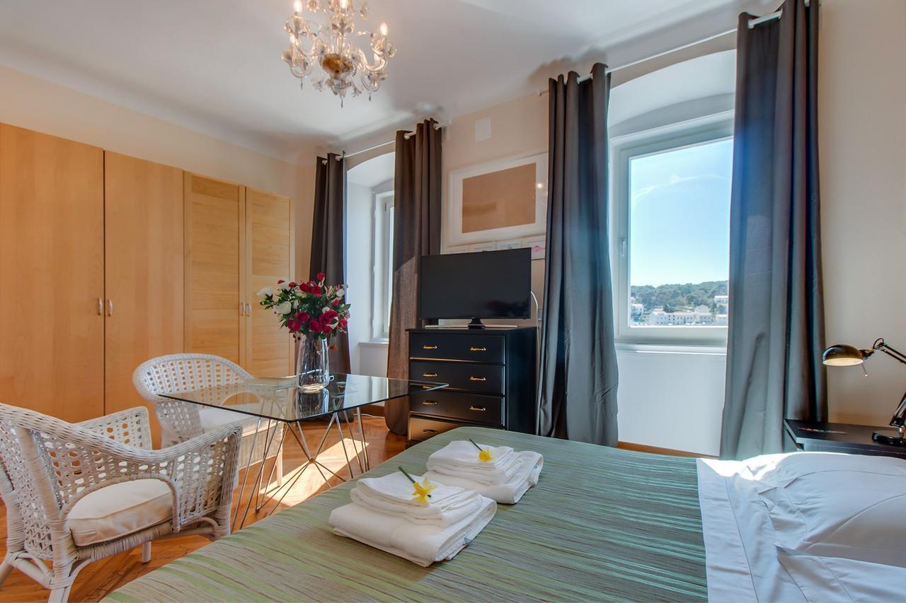 Hotel Vindobona à Mali Lošinj Extérieur photo