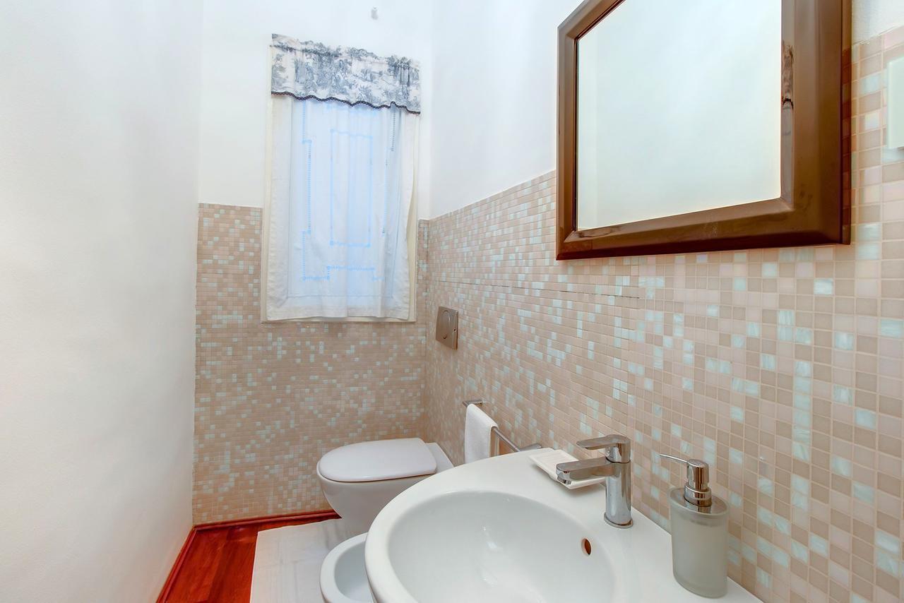 Hotel Vindobona à Mali Lošinj Extérieur photo